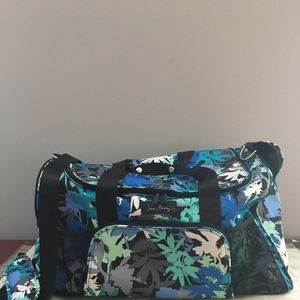VERA BRADLEY Lighten Up Gym Bag